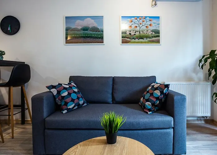 Modern Naive Downtown With Free Private Garage-Fast Wi-Fi