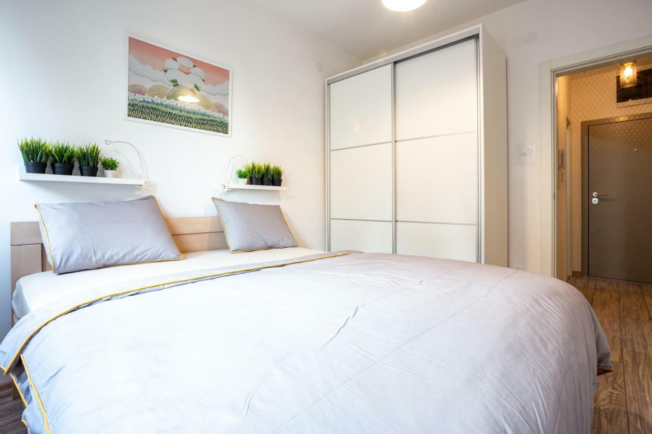 Modern Naive Downtown With Free Private Garage-fast Wi-fi * Нови-Сад