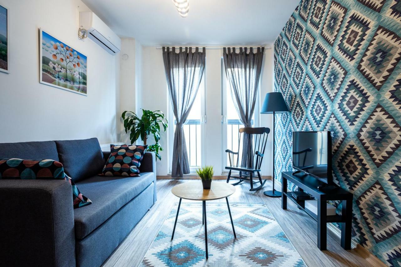 Modern Naive Downtown With Free Private Garage-fast Wi-fi
